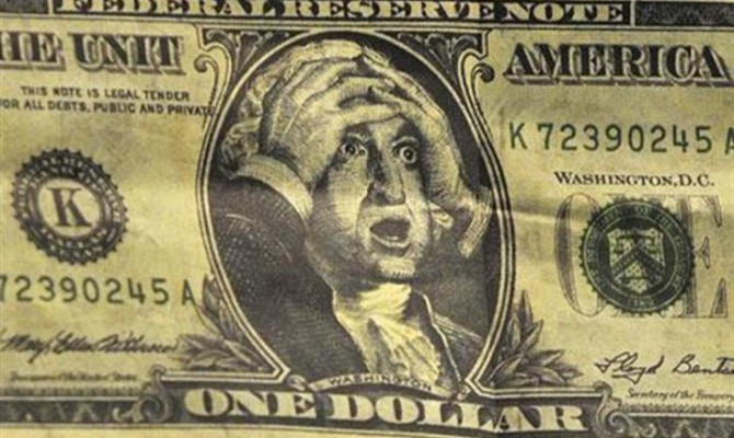 На межбанке произошел обвал доллара