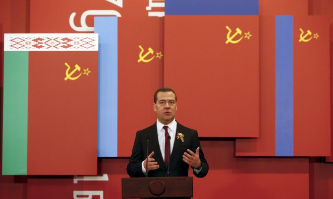 Россия займет жесткую позицию при отказе Киева отдавать долги, - Медведев