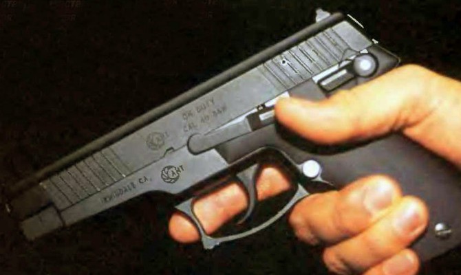 ДНР разрешила местным жителям иметь боевое оружие