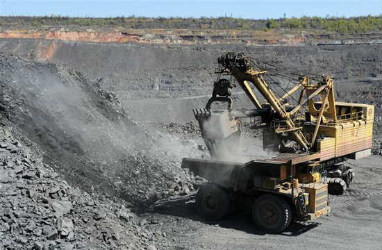 Соратник Яценюка будет продавать ильменит в Россию