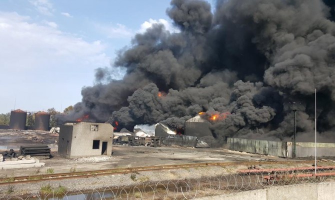 На сгоревшей нефтебазе изготавливались фальсифицированные нефтепродукты, - МВД