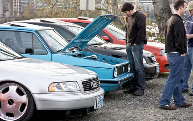 Продажи б/у автомобилей упали на 22%