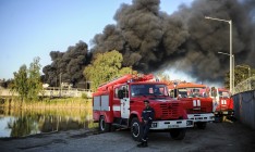На нефтебазе под Киевом все еще горят три цистерны