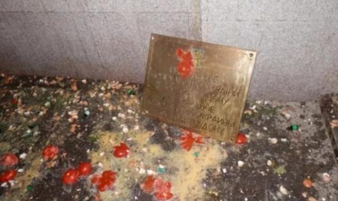 МИД Украины требует от России возмещения ущерба от нападения на консульство