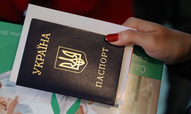 За прошлый год выехавшие на заработки украинцы перевели домой более $7,5 млрд