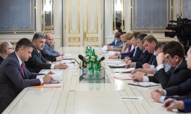 Порошенко: Работа над безвизовым режимом должна быть приоритетом для всех ветвей власти