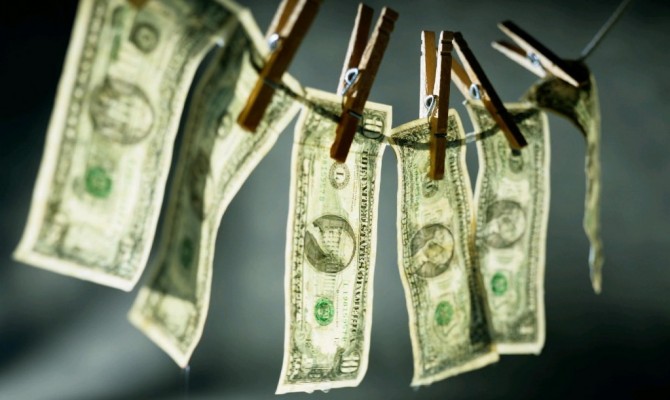 Налоговая ликвидировала конвертцентр, отмывший 2,4 млрд грн