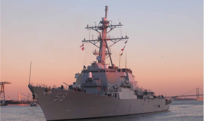 Американский ракетный эсминец направляется в Черное море