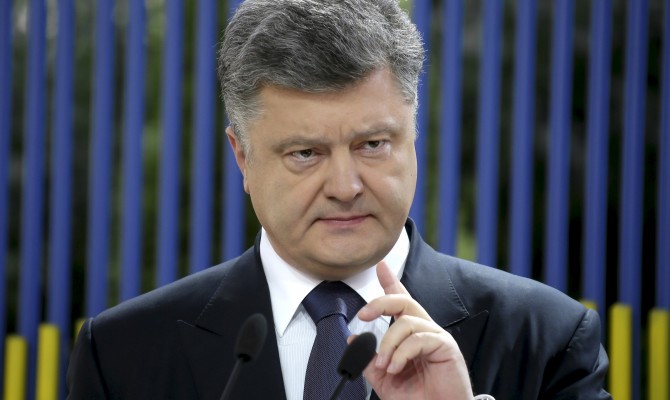 Порошенко: Россия испытывает в Украине современное оружие‏