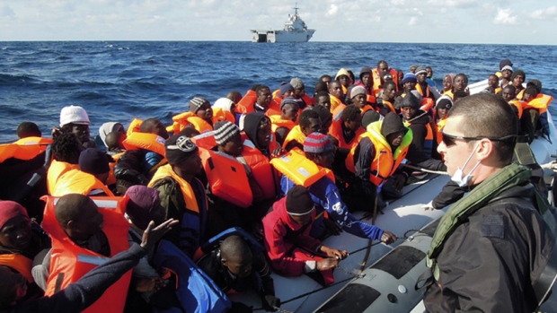 ЕС запускает военно-морскую операцию в Средиземном море из-за мигрантов