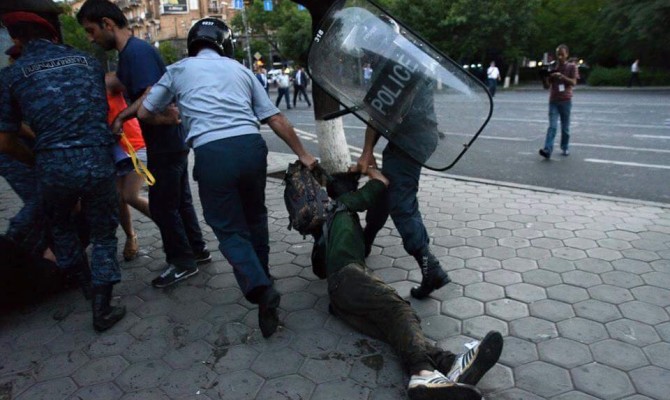В Ереване полиция разогнала «Майдан»