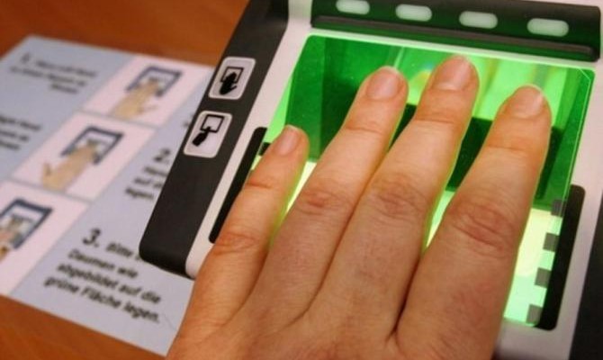 Отпечатки пальцев на загранпаспорт и шенген нужно сдавать отдельно