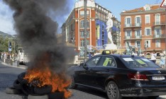 В Париже таксисты заблокировали работу всех аэропортов