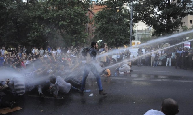 Полиция намерена сегодня вечером зачистить «Майдан» в Ереване