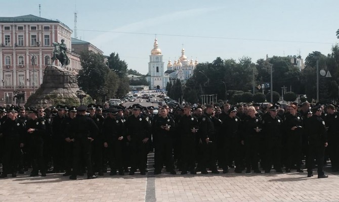 Патрульная полиция Киева приняла присягу на Софийской площади