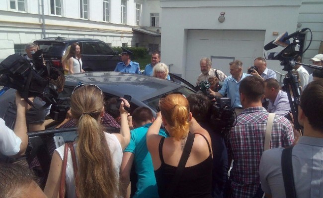 Мэр Полтавы на своем авто наехал на толпу активистов