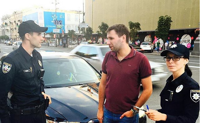 Полицейские оштрафовали нардепа Парасюка за езду «на красный»