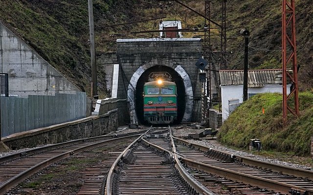 В Карпатах неизвестные в камуфляже расстреляли охранника ж/д тоннеля