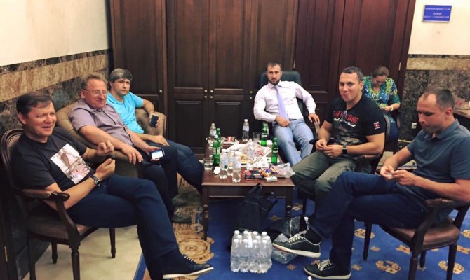 «Радикалы» в кабинете Шокина празднуют день рождения