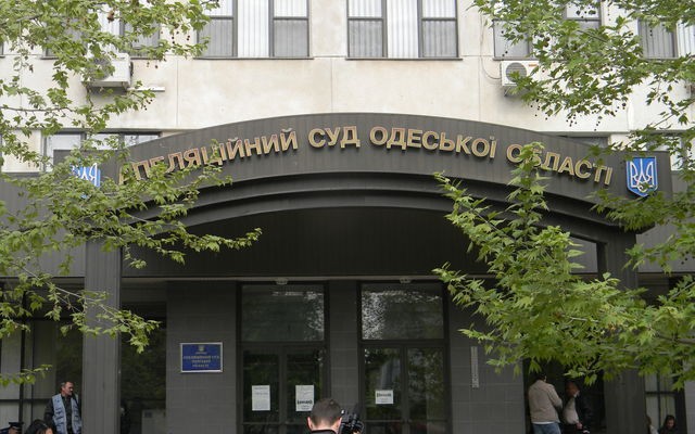 В Одессе с крыши Апелляционного суда выбросился его сотрудник