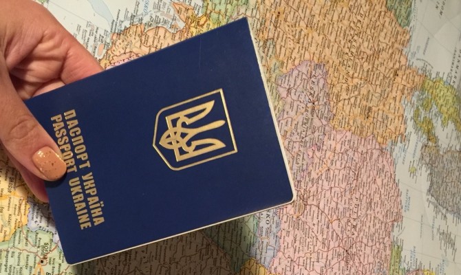 61% жителей украинских городов хотят уехать из страны