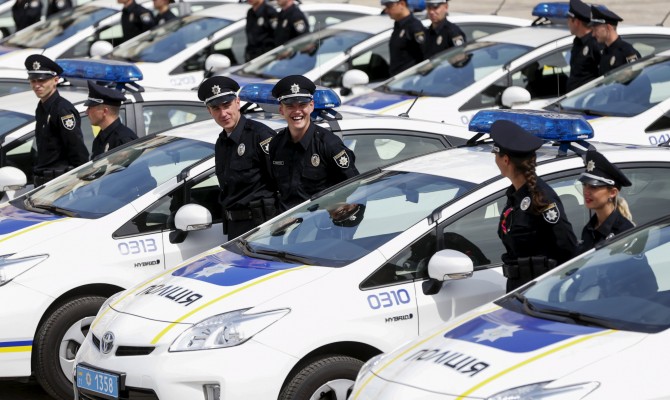 Нацкомфинуслуг требует от СК «Украина» расторгнуть договора страхования автомобилей патрульной полиции