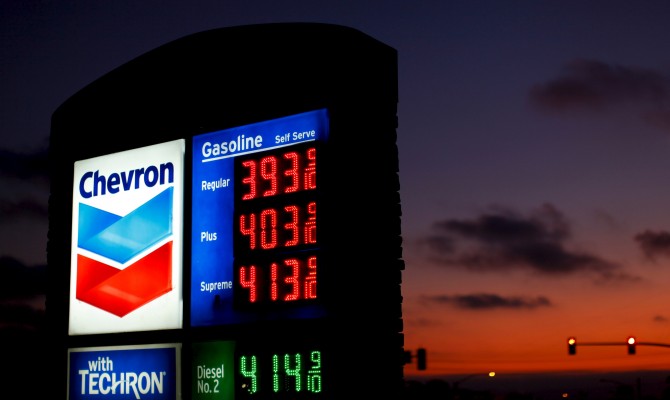 Прибыль Chevron рухнула во втором квартале на 90%