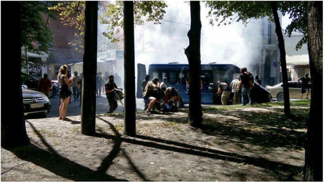 ​В Харькове возле приемной Добкина начались беспорядки