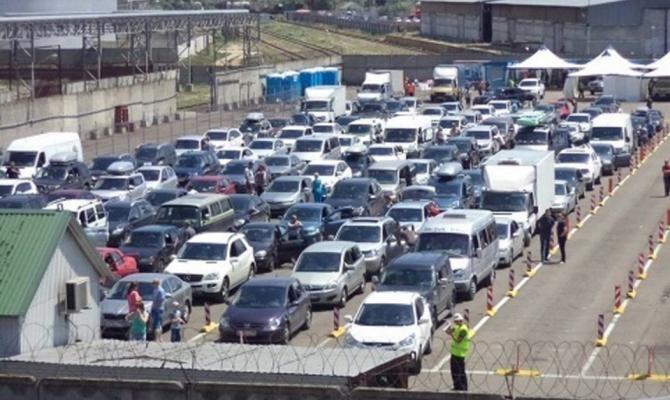 Время ожидания на Керченской переправе достигло 15 часов