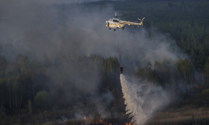 В Чернобыле продолжается тушение пожара