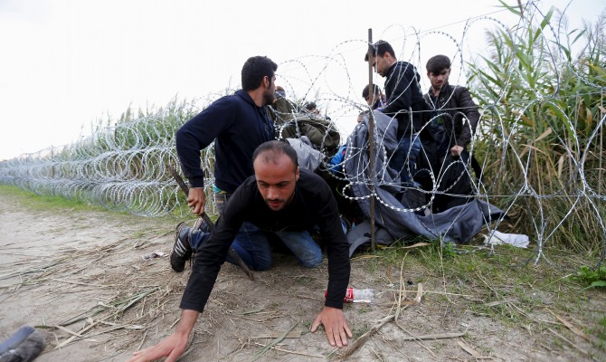 Венгрия грозится использовать армию для защиты границ от мигрантов