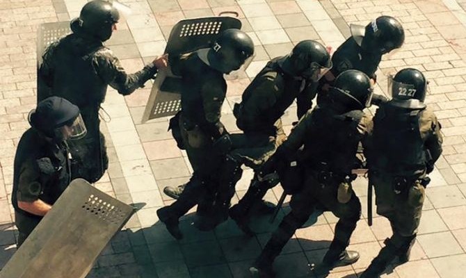 Возле Рады взорвали гранату, есть раненые