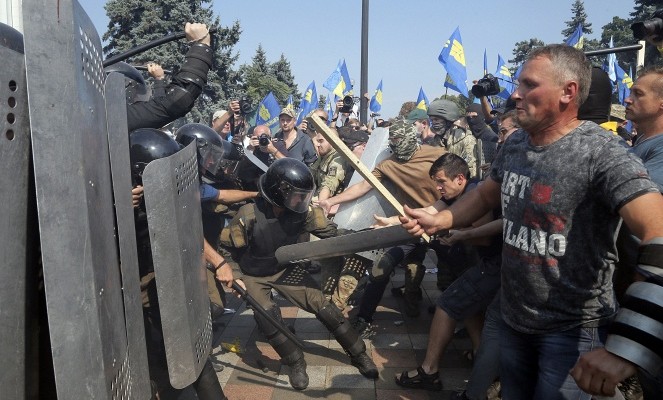 Активисты, штурмовавшие здание Рады, разошлись