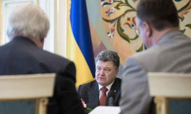 Порошенко предложит Кабмину дать погибшим у здания Рады статус участников АТО