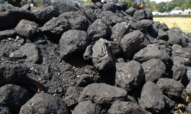 Украина снизила добычу угля на 48%
