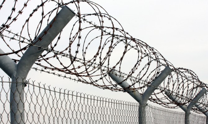 Россия отгораживается от ЛНР забором