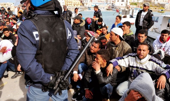 Венгрия намерена ввести 15 сентября ЧП из-за ситуации с беженцами