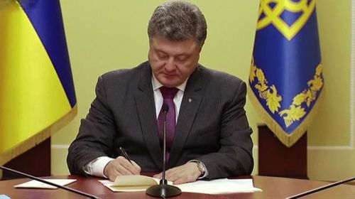 Порошенко ввел в действие решение о санкциях против России