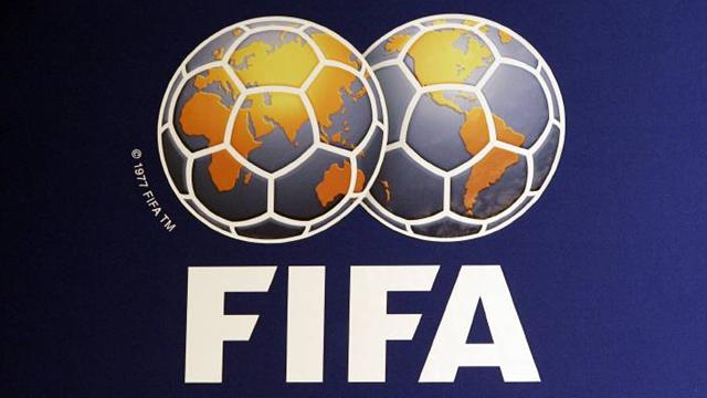 Генсек FIFA отстранен от должности за коррупцию