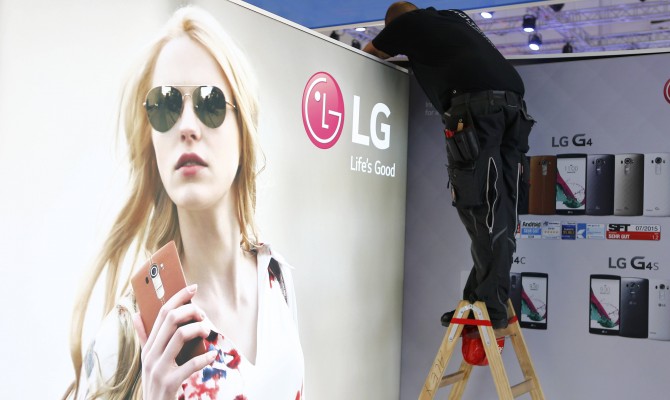 LG 1 октября представит смартфон с двумя экранами