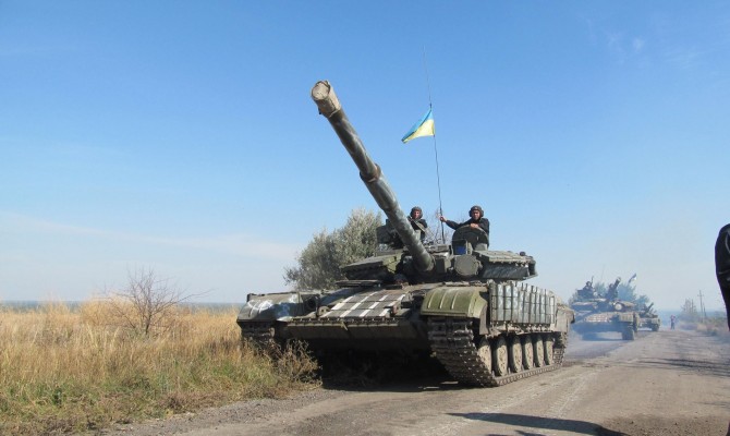 Отвод танков в Луганской области завершен