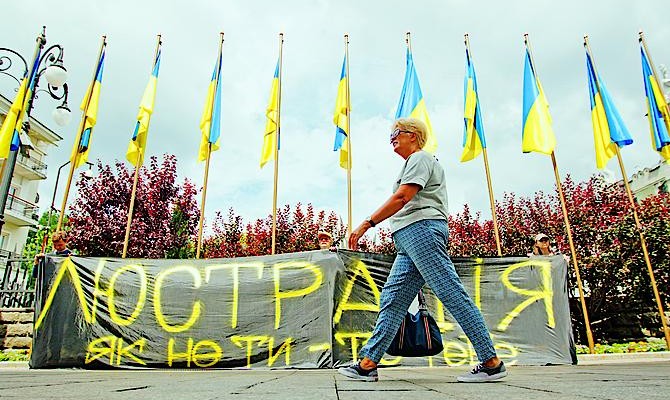 Более 20 нардепов подпадают под люстрацию