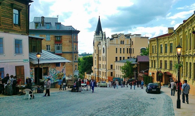 Андреевский спуск через месяц станет пешеходным