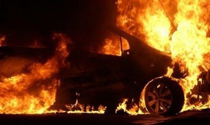 В Лисичанске сожгли автомобиль председателя ТИК