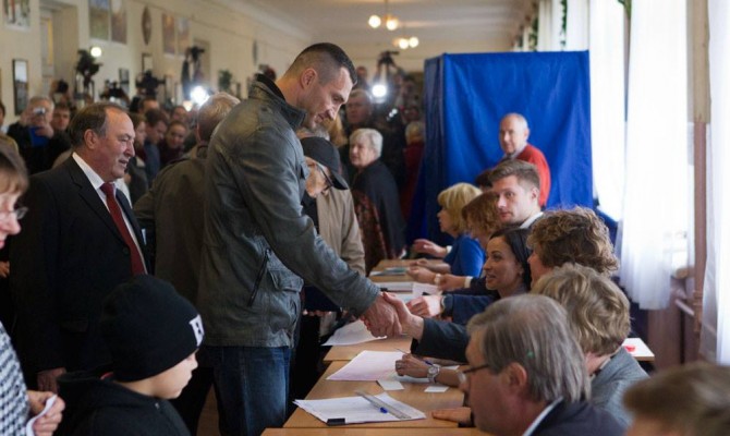 К 16:00 явка избирателей в Киеве составляла 22%