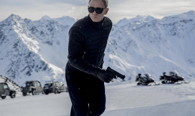 С новым Бондом. В прокат выходит «007: Спектр» — о том, что бездушным машинам никогда не заменить живого человека