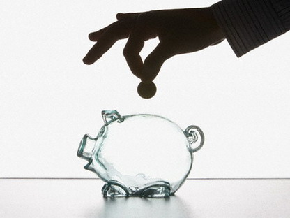 Украинцы продолжают забирать деньги из банков