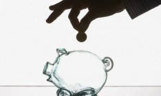 Украинцы продолжают забирать деньги из банков