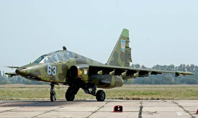 Возле Запорожья разбился военный самолет, пилот погиб