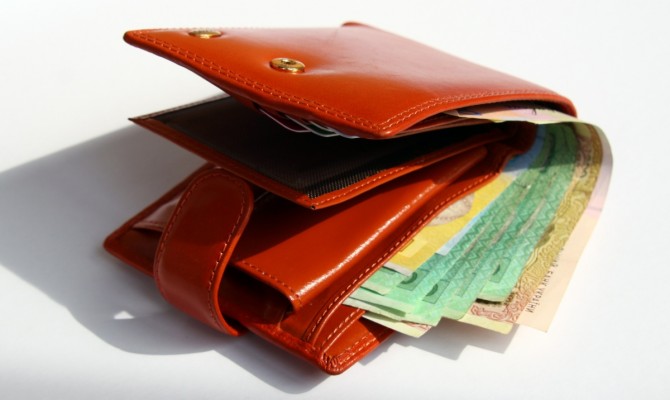 Яценюк хочет поощрять незапятнанных коррупцией госслужащих